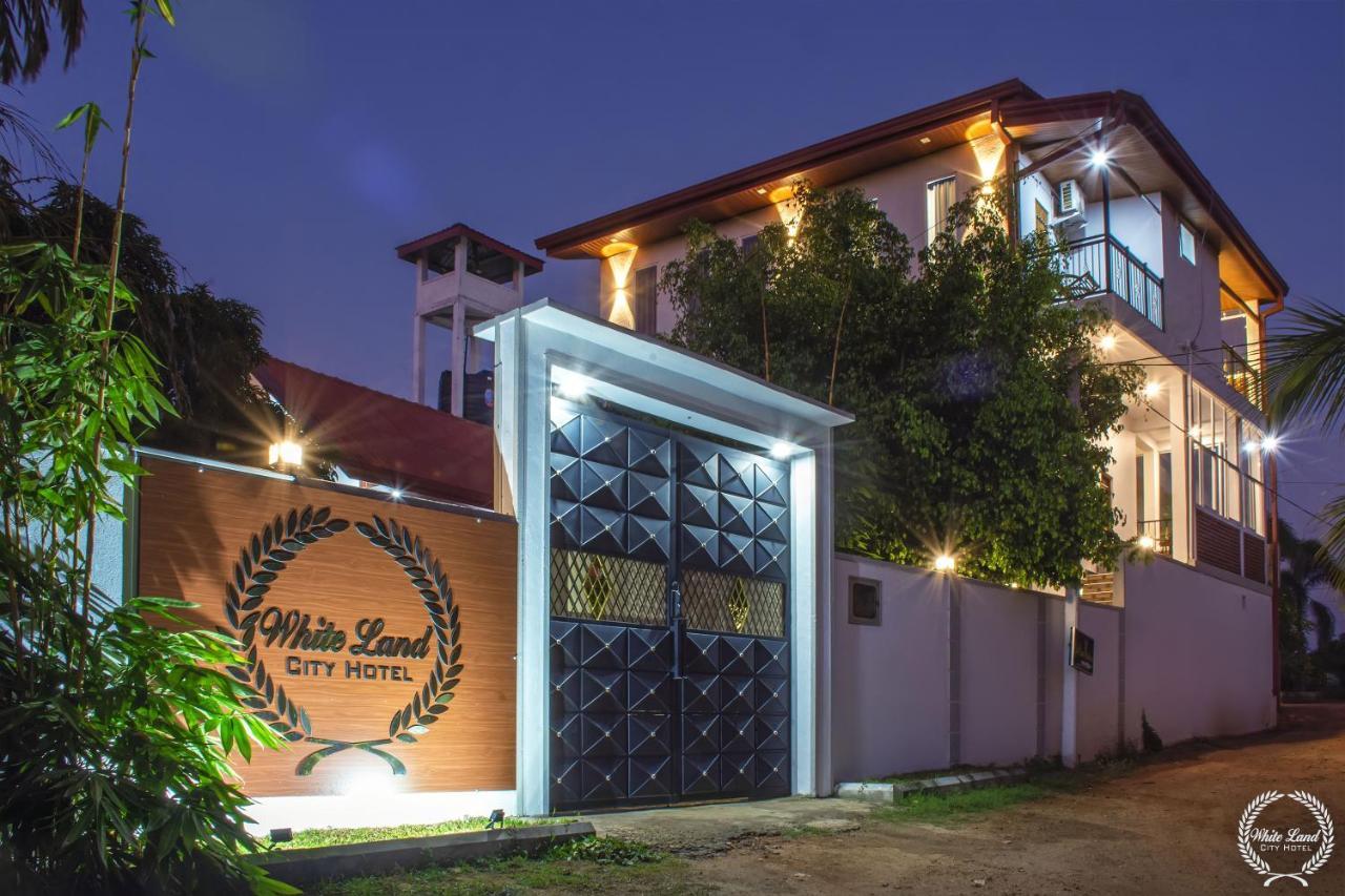 White Land City Hotel Dambulla Kültér fotó